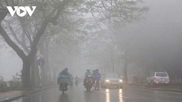 Cảnh báo dông, lốc, sét, mưa đá và mưa lớn cục bộ tại Hà Nội