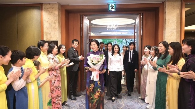 Party chief’s spouse meets with Vietnamese brides in RoK