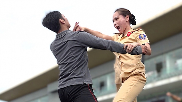 Mãn nhãn màn biểu diễn võ thuật, khí tài của Công an TP Hà Nội trong hợp luyện
