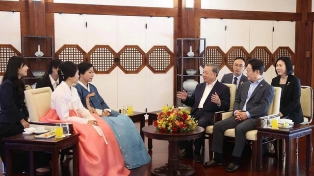 Tổng Bí thư Tô Lâm thưởng thức tiệc trà cùng Tổng thống Hàn Quốc