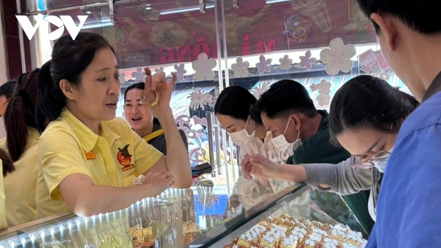 Diễn biến thị trường vàng: Phải báo cáo Chính phủ vào 11h00 thứ Sáu hàng tuần