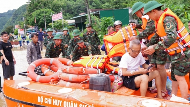 Xây dựng nền quốc phòng toàn dân vững mạnh