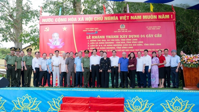 Vĩnh Long khánh thành 4 cầu giao thông nông thôn do Bộ Công an và Vietcombank xây dựng