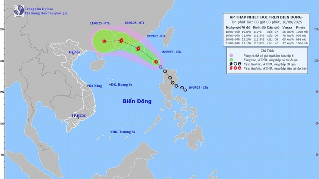 Áp thấp nhiệt đới trên Biển Đông mạnh lên, biển động sóng cao tới 5m