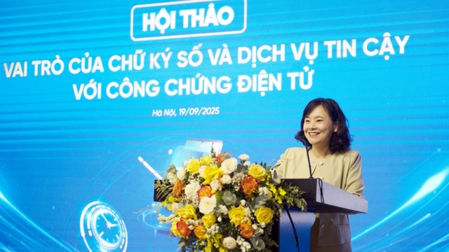 Tâm lý “cầm bản giấy đóng dấu đỏ” cản trở công chứng điện tử trong chính phủ số