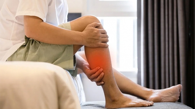 Làm gì để hạn chế tình trạng co rút cơ khi ngủ gây đau nhức?