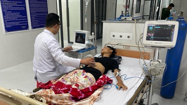 Bác sĩ giỏi từ TP.HCM trực tiếp điều trị ca chấn thương nặng tại đặc khu Côn Đảo