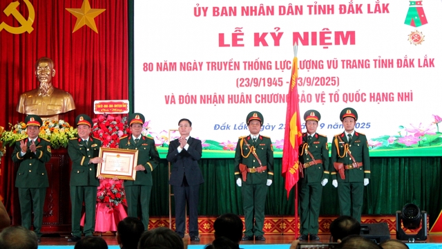 Lực lượng vũ trang Đắk Lắk đón nhận Huân chương Bảo vệ Tổ quốc hạng Nhì