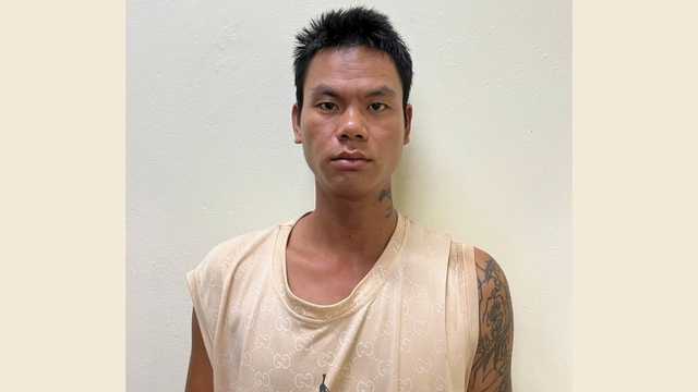 Thanh niên 25 tuổi "ôm" heroin trong người bị bắt lúc nửa đêm ở Hà Nội