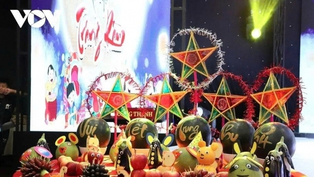 Vietnamese children celebrate Mid-Autumn Festival in France