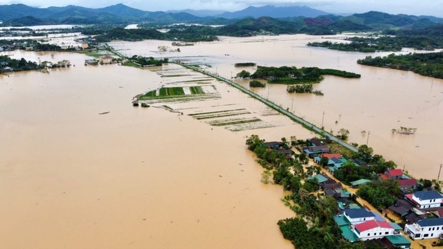 Gần 43.000 ngôi nhà ở Hà Tĩnh bị hư hỏng do bão số 10