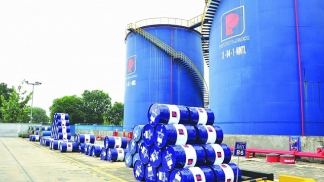 Vietnam spends US$1.7 billion on petroleum imports from Singapore