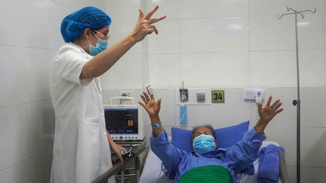 45 phút cứu sống cụ bà 90 tuổi ở Cần Thơ có túi phình mạch não kích thước lớn