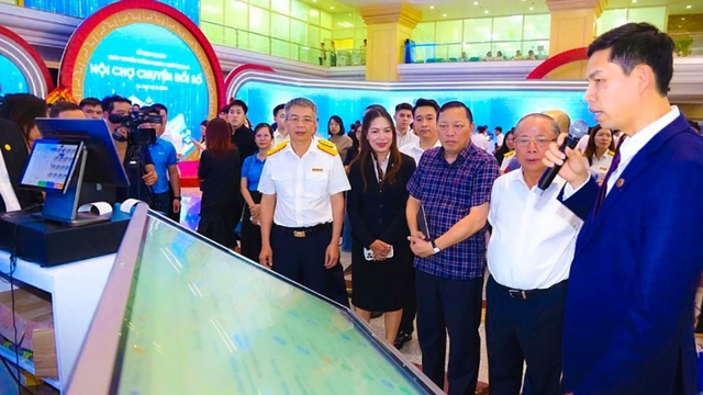 Ngành Thuế chuyển đổi số toàn diện, lấy người nộp thuế làm trung tâm phục vụ