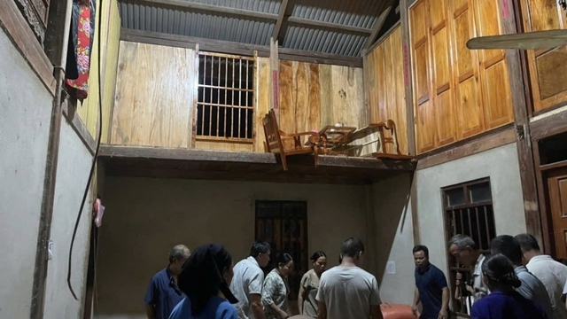 Sập sàn nhà khi chuẩn bị ăn tối khiến 6 người bị thương