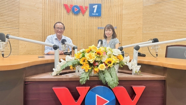 Một bộ sách giáo khoa - bài toán về chất lượng và tính khả thi
