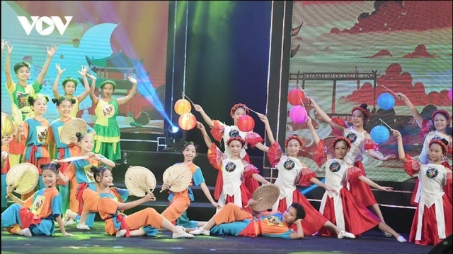 Mid-Autumn Festival art program marks 75 years of Vietnam-China diplomacy