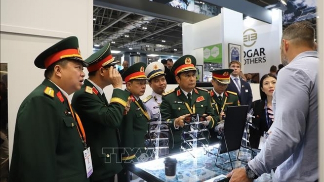 Vietnam defence delegation joins UK defence, security expo