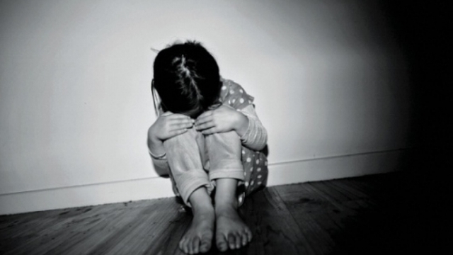 Tạm giữ mẹ ruột và bạn trai vì hành hạ bé gái 9 tuổi ở TP.HCM