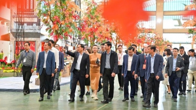Phó Thủ tướng Bùi Thanh Sơn kiểm tra tiến độ triển khai Hội chợ Mùa thu 2025