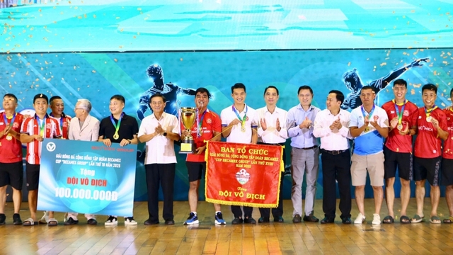Công an TP.HCM đại thắng 9-2, lên ngôi vô địch cúp Becamex Group 2025