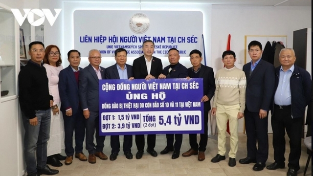 Vietnamese expatriates in Czech Republic raise over VND5 billion for storm victims