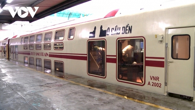 Double-decker train expands tourist route to explore local craft villages