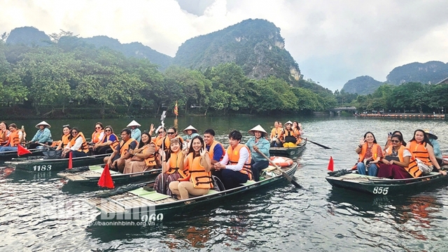 International Famtrip delegation explores tourism products in Ninh Binh