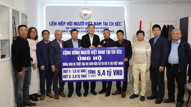 Ấm áp những tấm lòng kiều bào Séc hướng về quê hương bị ảnh hưởng bởi thiên tai