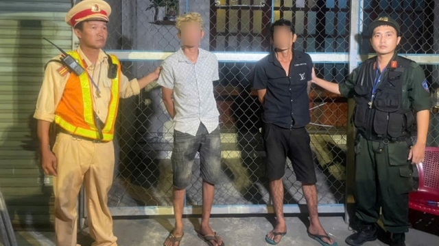 Bắt quả tang 2 đối tượng tàng trữ trái phép chất ma túy