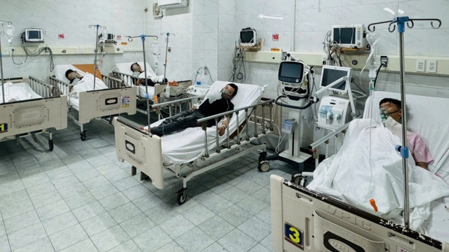 5 người đàn ông ngộ độc khí CO tại tiệc trong phòng kín