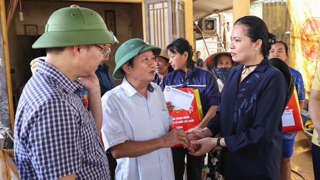 Phó Chủ tịch UBTƯ MTTQ Việt Nam thăm và hỗ trợ nhân dân tỉnh Thái Nguyên