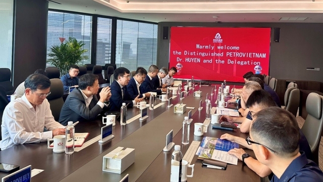 Petrovietnam deepens partnership with China in fibre, petrochemical production