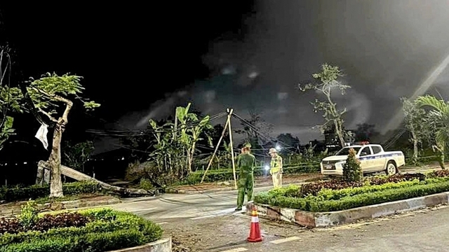 Điều khiển xe máy trong đêm, người đàn ông tử vong do dây cáp sa xuống đường