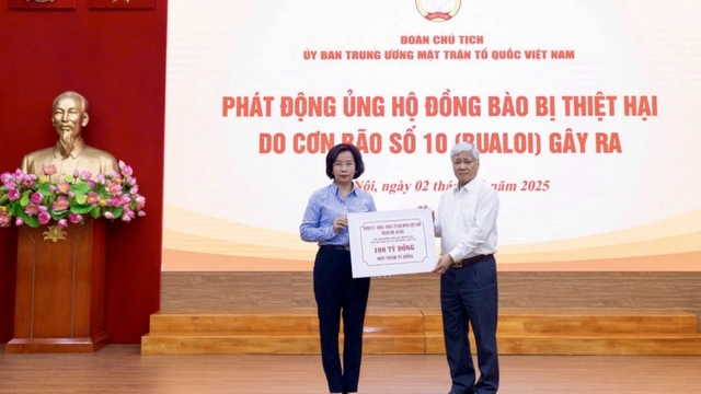 Hà Nội ủng hộ 100 tỷ đồng giúp đồng bào các tỉnh khắc phục hậu quả cơn bão số 10