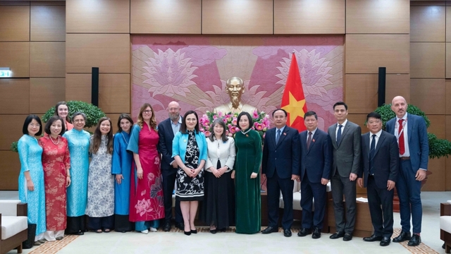 Phó Chủ tịch Quốc hội tiếp Giám đốc UNICEF, bàn giải pháp tăng cường bảo vệ trẻ em