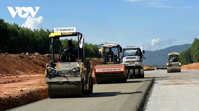 Nước rút trên các cao tốc trọng điểm Bắc-Nam: Quyết tâm thông tuyến vào ngày 19/12
