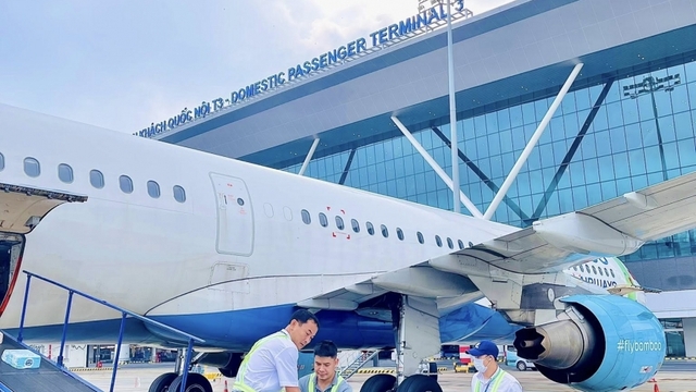 Nhiều chuyến bay chở hàng cứu trợ miễn phí, chia sẻ với đồng bào miền Trung