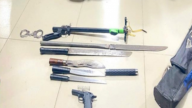 Nhóm thanh thiếu niên trữ vũ khí, lên mạng thách thức giải quyết mâu thuẫn