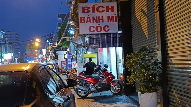 Sở An toàn thực phẩm TP.HCM phản hồi về vụ ngộ độc khi ăn bánh mì