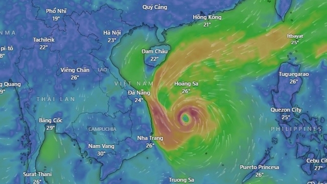Bão số 15 tiếp tục di chuyển chậm theo hướng Bắc trên Biển Đông