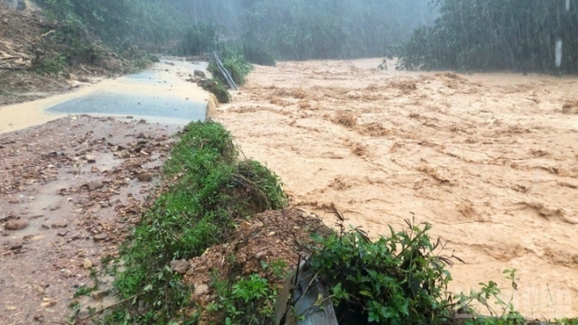 Thủ tướng yêu cầu tập trung khắc phục nhanh hậu quả bão, lũ tại khu vực Trung Bộ