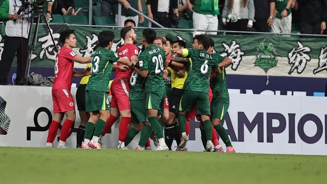 CLB CAHN bị AFC phạt nặng khi V-League tạm nghỉ