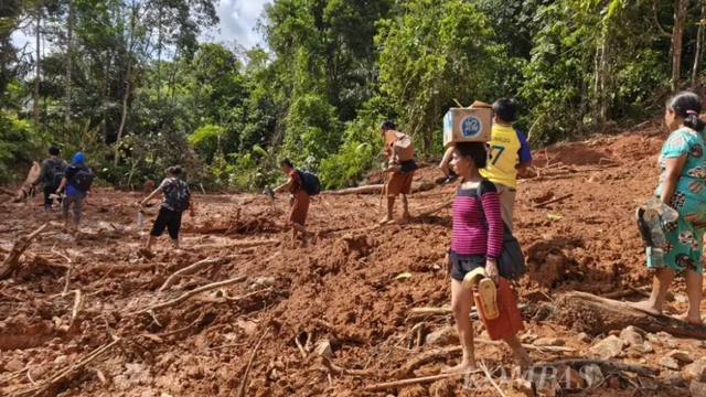 Hơn 300 người thiệt mạng do lũ lụt tại Indonesia, nhiều khu vực vẫn bị cô lập
