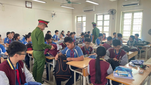 Công an xã ở Hà Nội phối hợp với nhà trường phòng ngừa bạo lực học đường