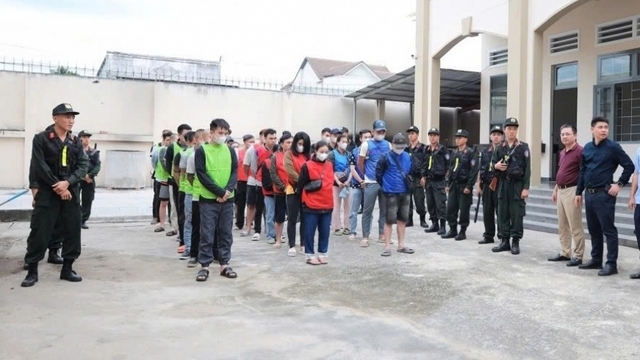 Sang Campuchia làm "việc nhẹ lương cao", bị cáo nhận 13 năm tù giam