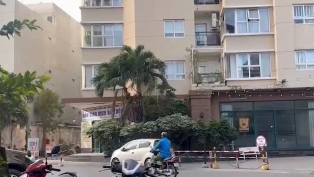 Điều tra vụ người phụ nữ rơi từ sân thượng chung cư ở TP. HCM