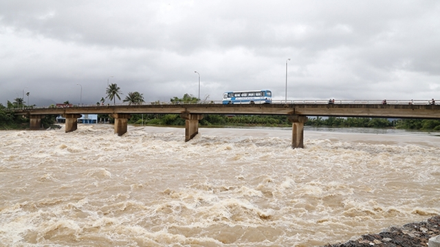 Cảnh báo lũ và mưa lớn từ Quảng Trị đến Khánh Hòa, nguy cơ ngập lụt diện rộng