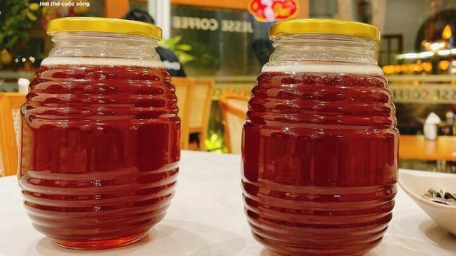 Thả một giọt mật ong xuống nước biết ngay thật hay giả
