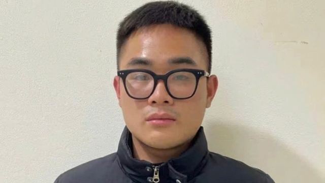 Triệu tập nam thanh niên đá người đàn ông gục giữa phố ở Hà Nội